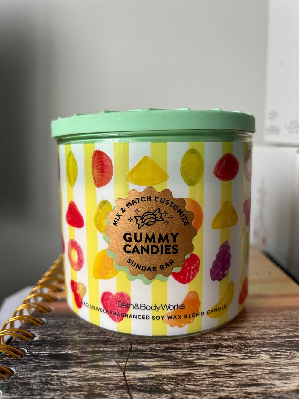 Bath and Body Works Gummy Candies 3 wick candle
